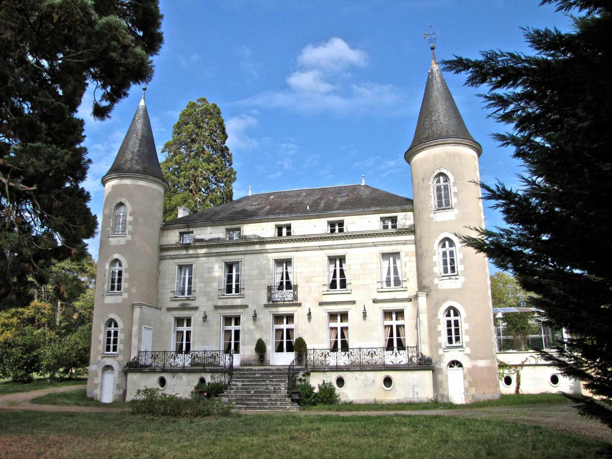 Chateau Les Vallees Bed and Breakfast Tournon-Saint-Pierre Exteriör bild